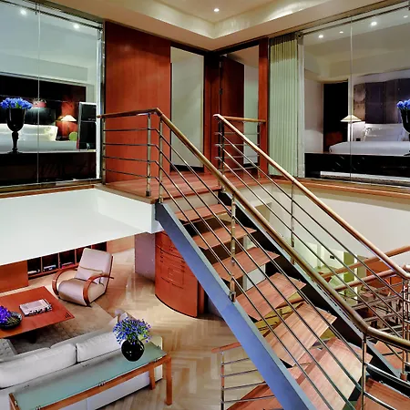 Ξενοδοχείο Arts 5*