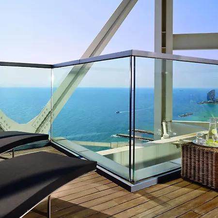 Ξενοδοχείο Arts 5*